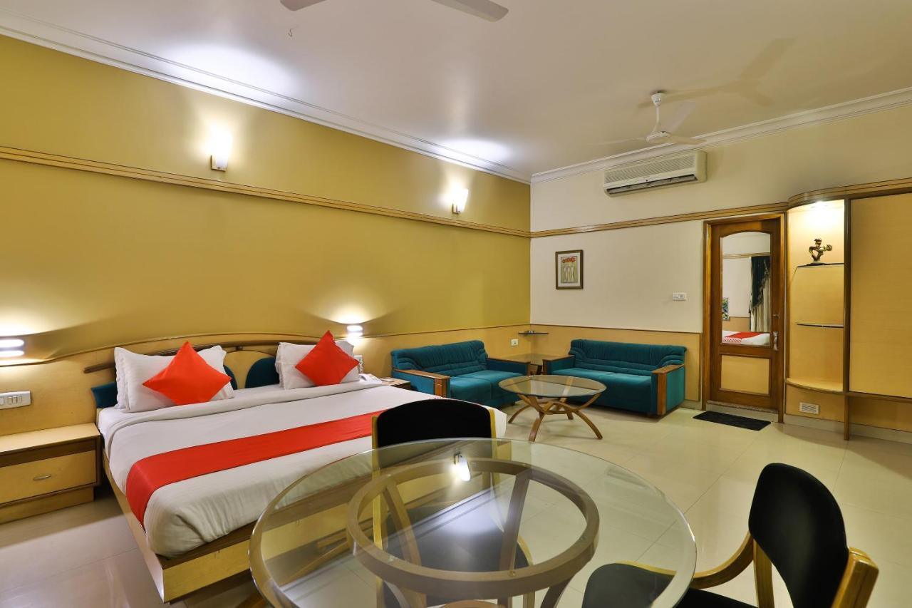 Capital O 1338 Hotel Harmony Rajkot Exterior photo